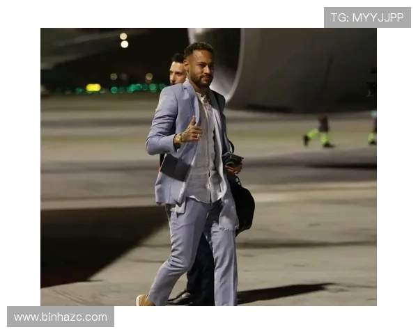 足球明星时尚穿搭高清大图 展现运动场外的潮流风采